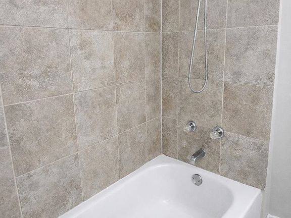4th image of 244 N Bellevue Blvd