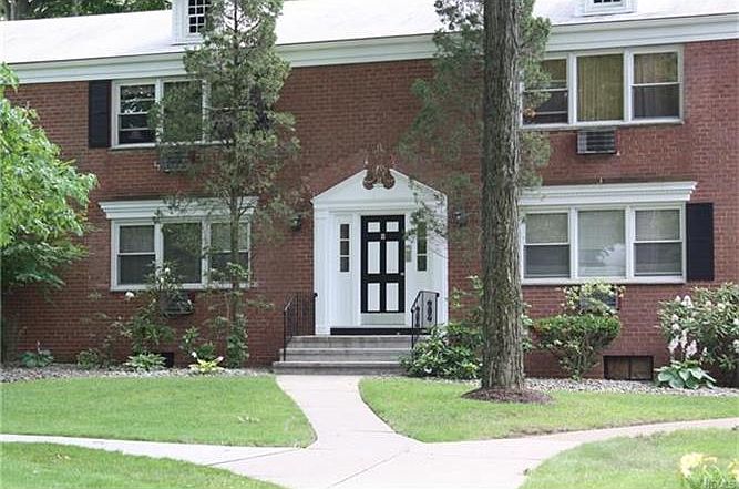 1st image of 9 Sussex Ct APT 401