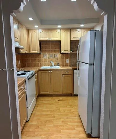 14321 N Kendall Dr #403F — Photo 11