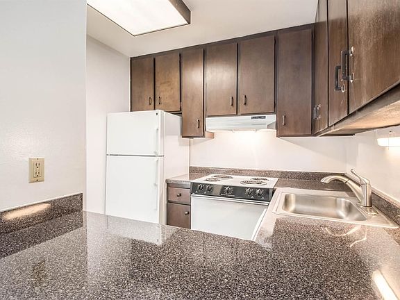 3rd image of 737 Woodside Lane East Ln #8