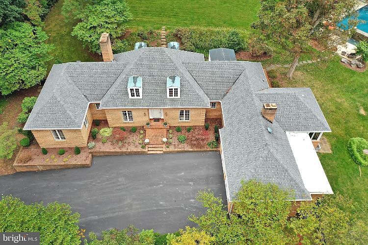 1st image of 111 Scarlet Oak Ct