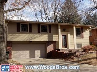 1230 Cottonwood Dr, Lincoln, NE 68510