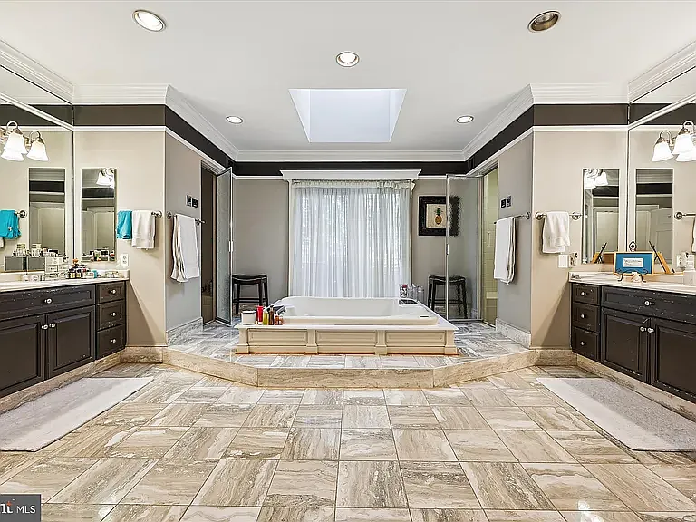 14708 Westbury Rd — Photo 83