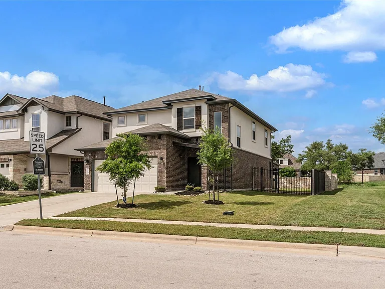 104 Turkey Creek Ln — Photo 3