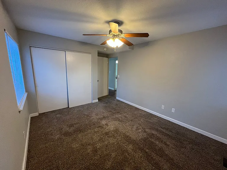 518 Hillsboro Ave — Photo 10