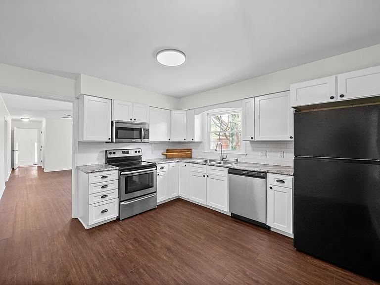 132 Windsor Dr — Photo 11