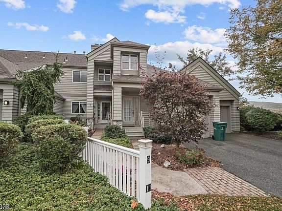 2nd image of 9 Windsor Ct #14