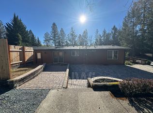 7429 W Evans Creek Rd, Rogue River, OR 97537