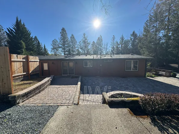 7429 W Evans Creek Rd, Rogue River, OR 97537