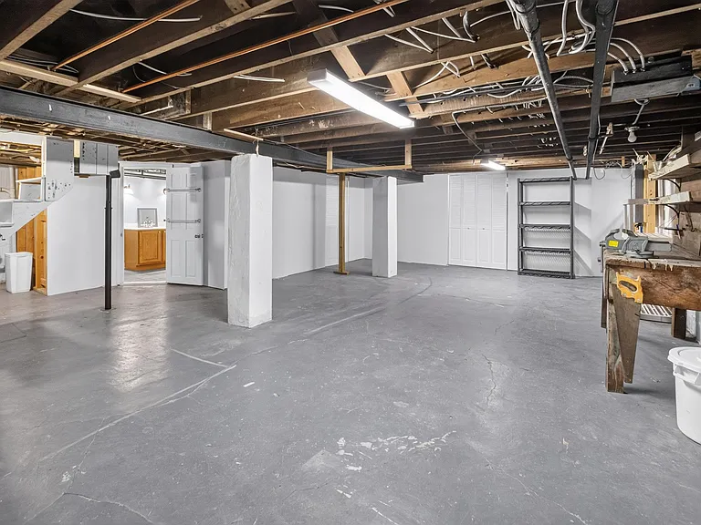 7013 Maple Ave — Photo 16