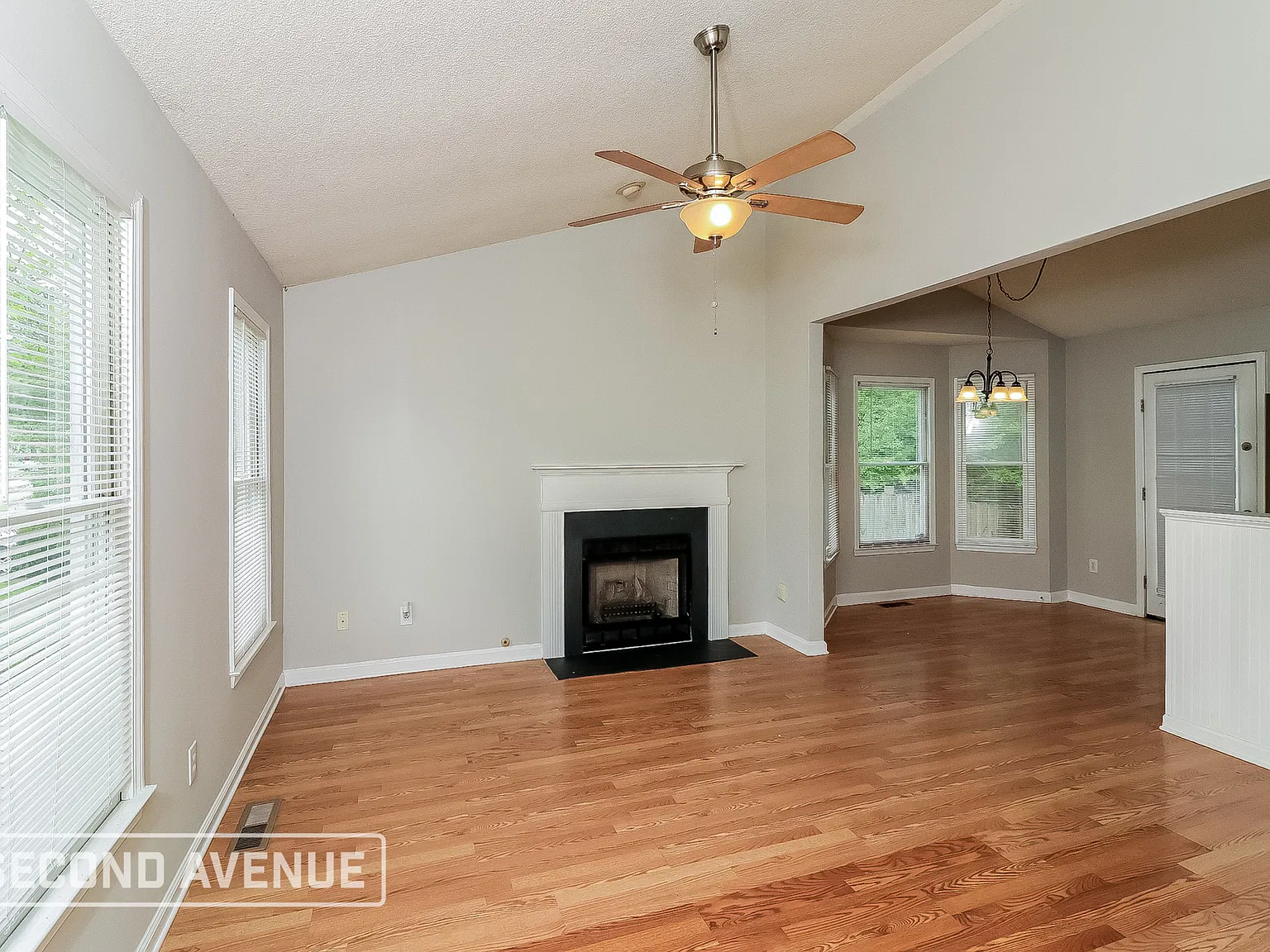 3 bed, 2.0 bath, 1118 sqft, $1,609 — Photo 4