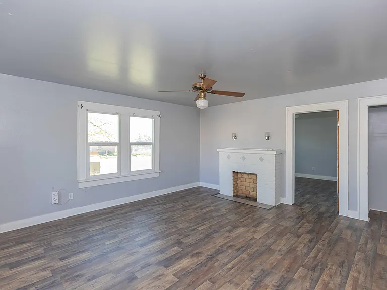 821 S Travis St #2 — Photo 5