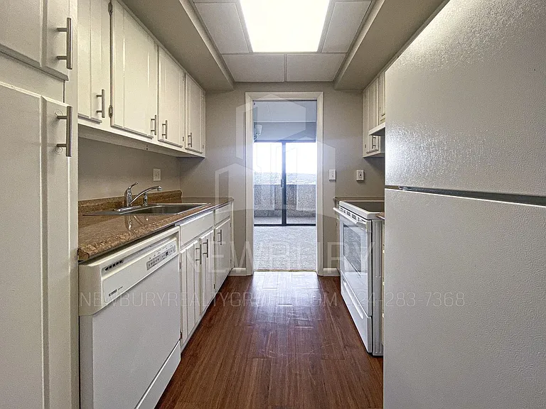 530 N Main Street - The Townhouse. — Photo 70