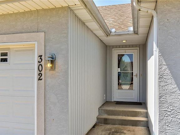 2nd image of 302 SW Horseplay Dr