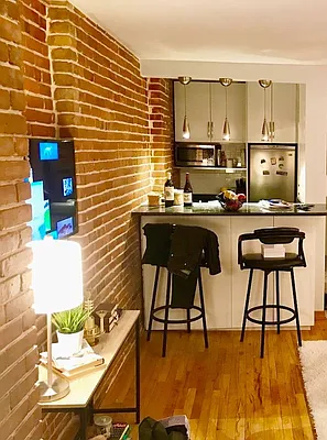 Rented by Avenues Real Estate | media 11