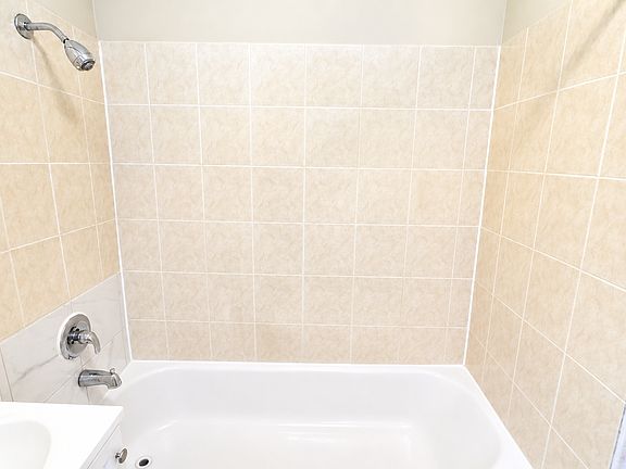 4th image of 14 Nursery St #2A