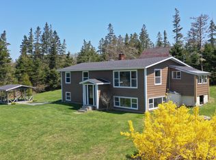 572 Rockland Rd, Shelburne, NS B0T 1V0