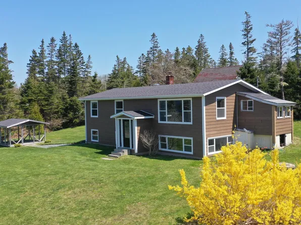 572 Rockland Rd, Shelburne, NS B0T 1V0