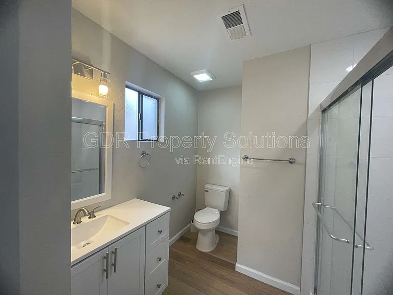 4733 Platinum Dr NE — Photo 30