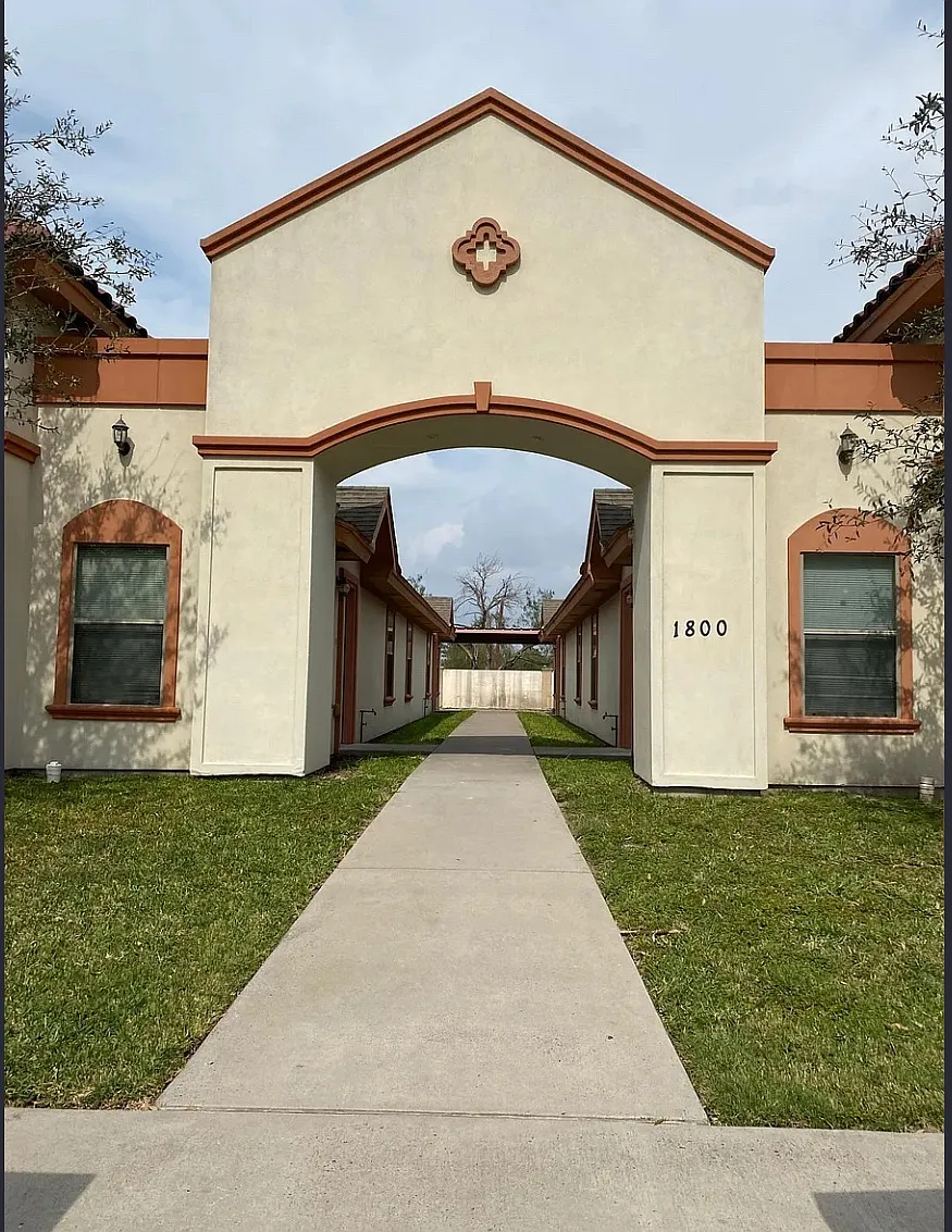 1800 W Douglas St — Photo 1