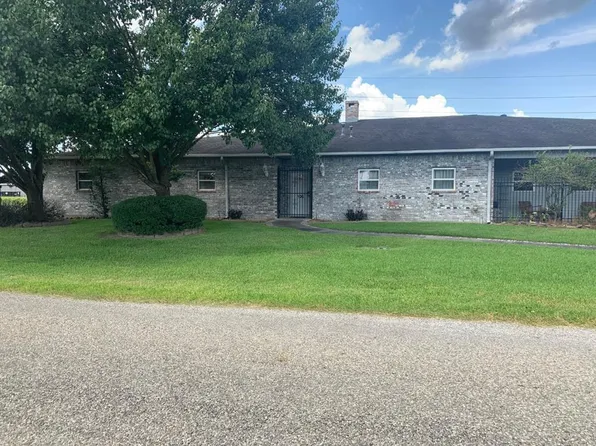 105 S 1st St, Nederland, TX 77627