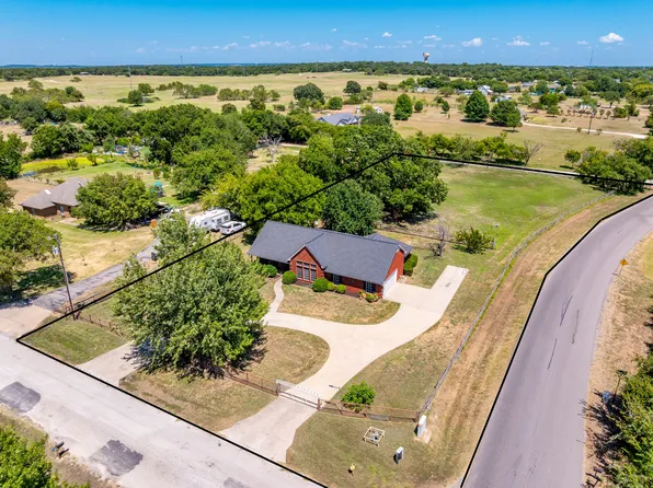 800 Oak Lane Dr, Joshua, TX 76058
