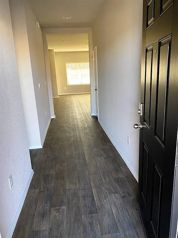 3 bed, 2.0 bath, 1472 sqft, $1,990 — Photo 2