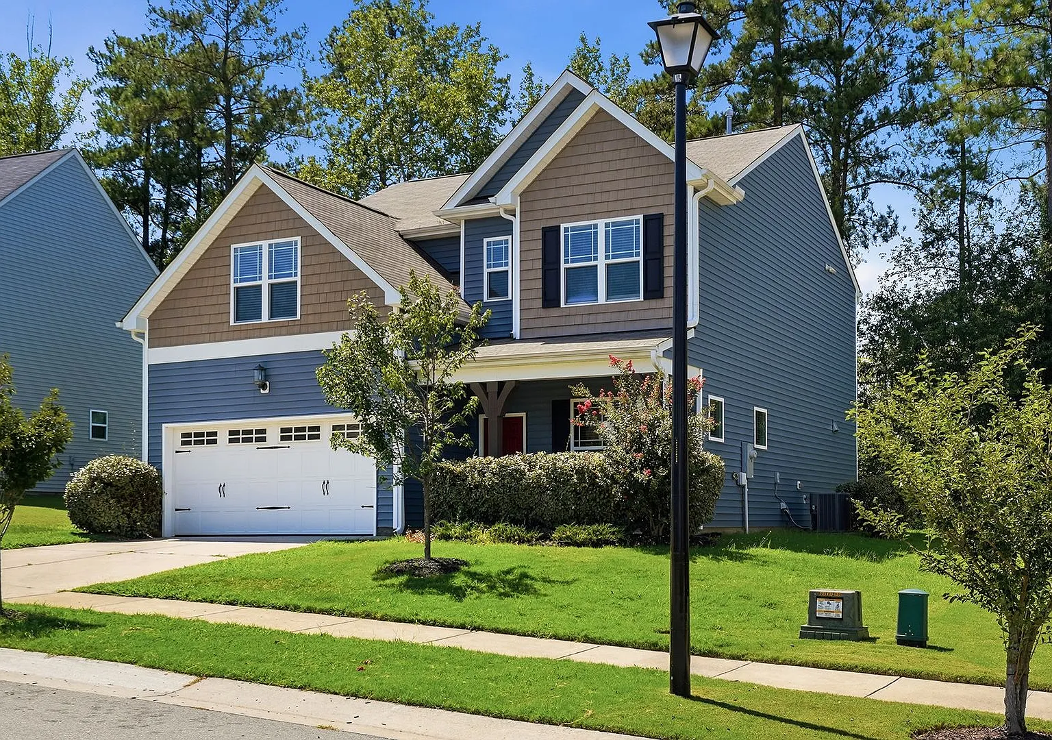Available Now! 2-Story Home In Desirable Area — Photo 2