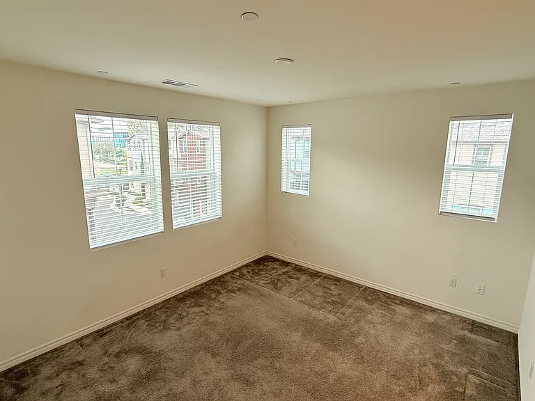 17848 Upton — Photo 8