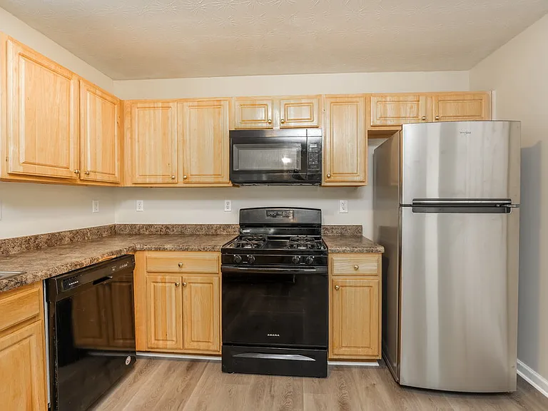 260 Greenway Dr — Photo 8