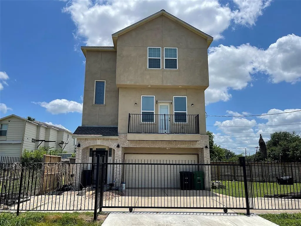 3 bed, 3.5 bath, 1846 sqft, $2,700 — Photo 1