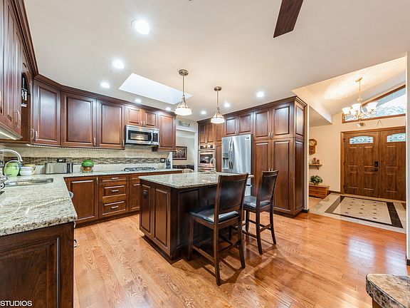 4th image of 9031 W 140th St