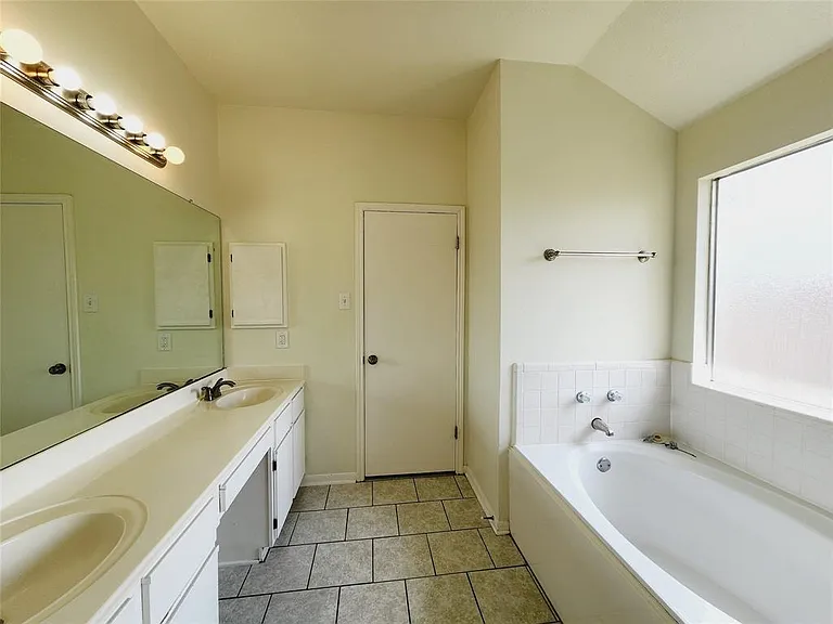 3115 Astor Ct — Photo 23