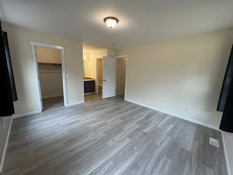 1360 Roma Rd — Photo 36