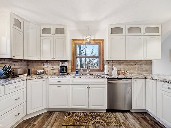 5th image of 2594 E Traction Rd