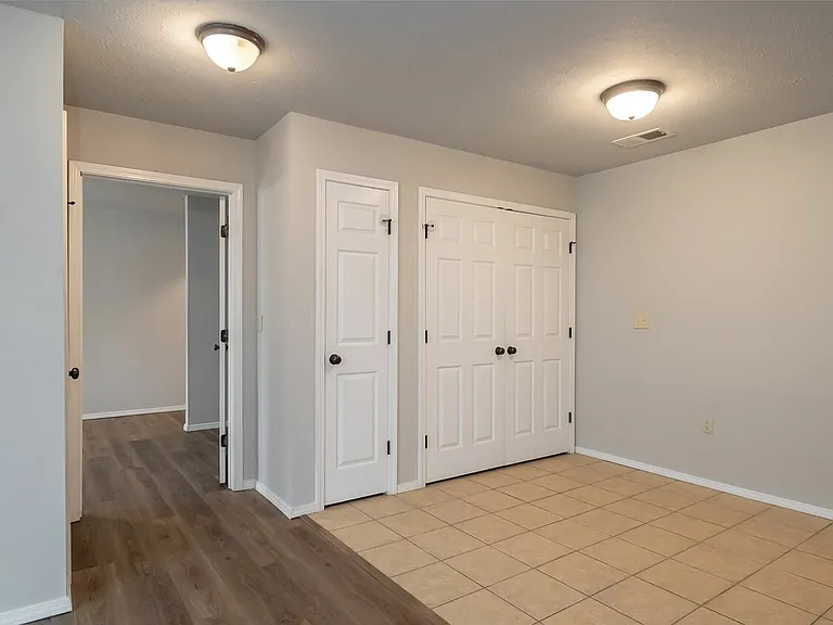 Scenic Station Apartments — Photo 23