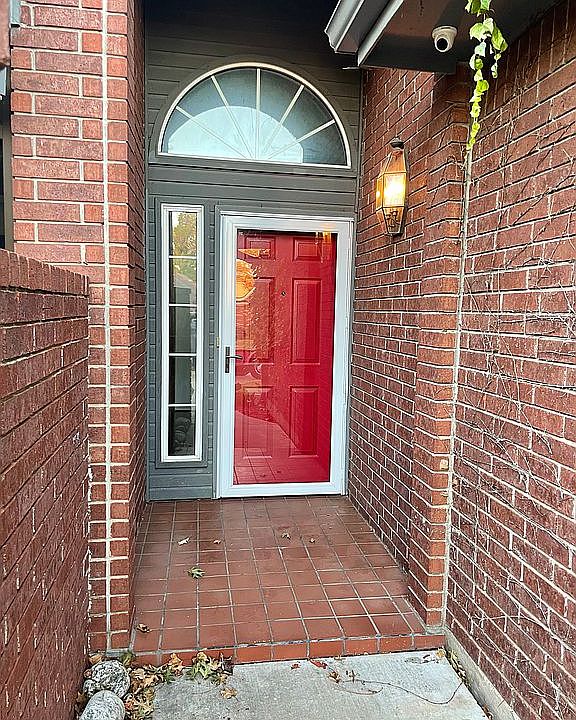 1st image of 616 NW Waterford Dr
