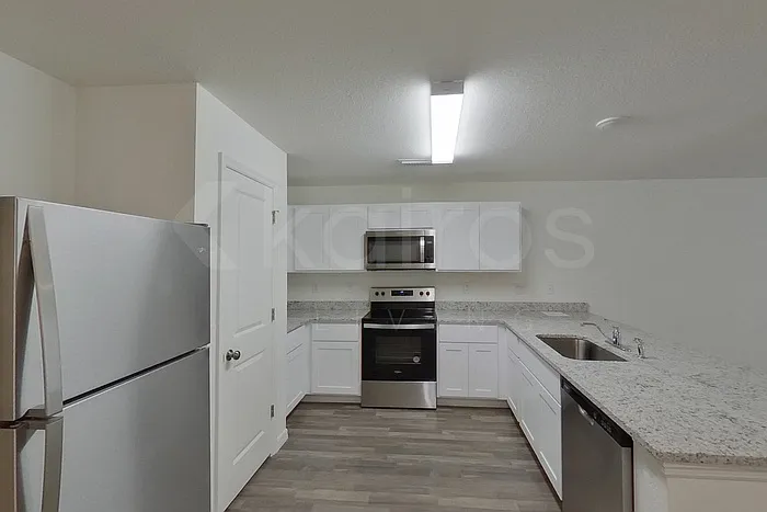 20254 Lorenzo Ave — Photo 5