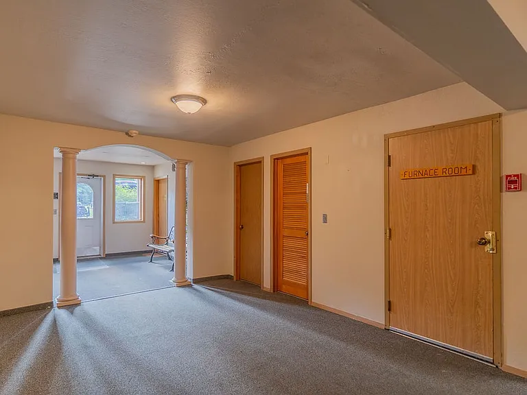 2555 Mission Rd — Photo 22