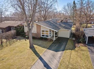 241 Chipili Dr, Northbrook, IL