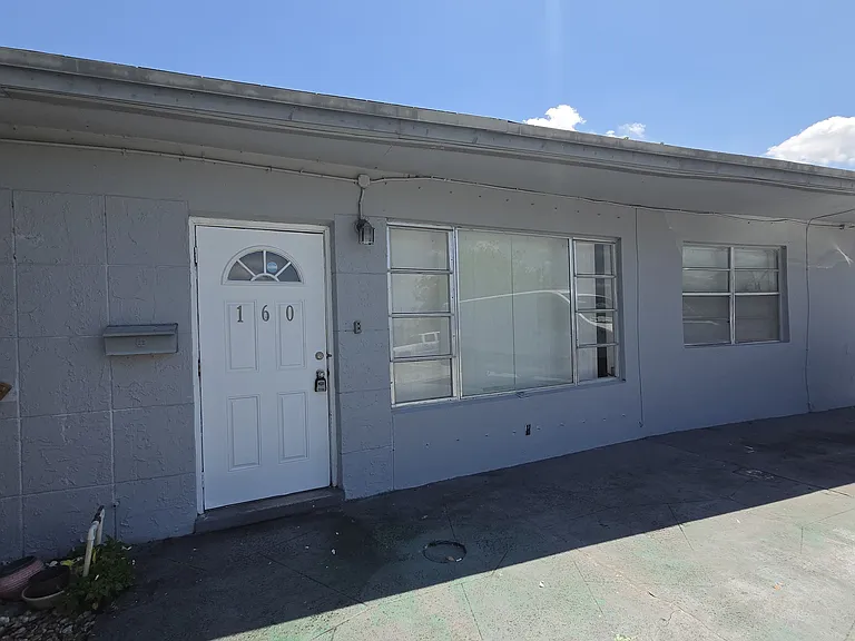 160 NW 15th Pl — Photo 10