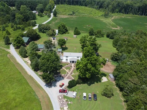 11011 Goodman Ln, Amelia Court House, VA 23002