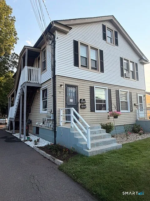 94 Tomlinson Ave #2