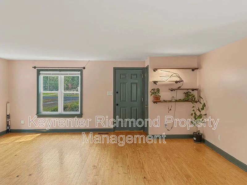 3 bed, 2.0 bath, 1488 sqft, $2,400 — Photo 2