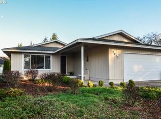 2033 7th St, Springfield, OR 97477