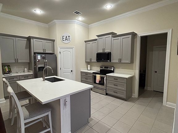 3rd image of 160 Gulfstream Ln