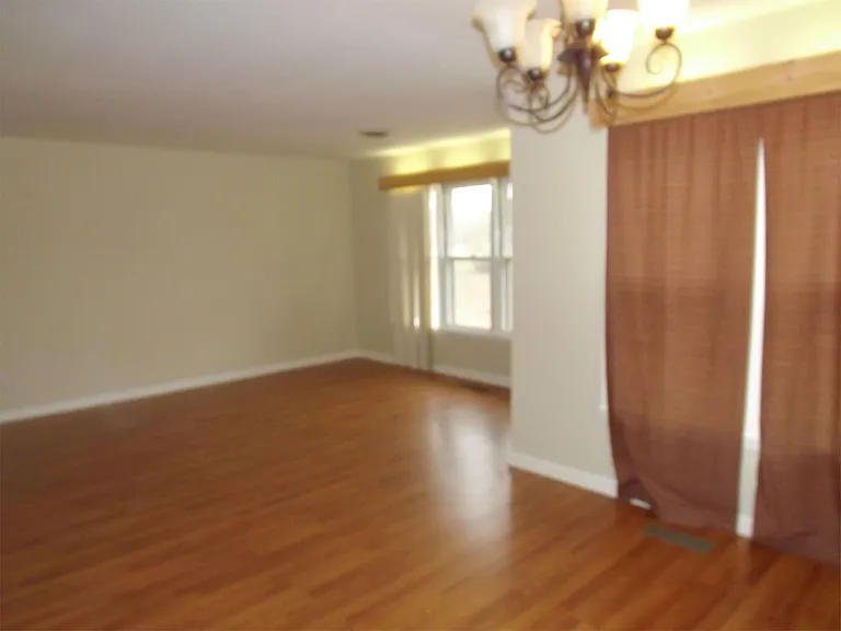 1604 Belmont Ct — Photo 3