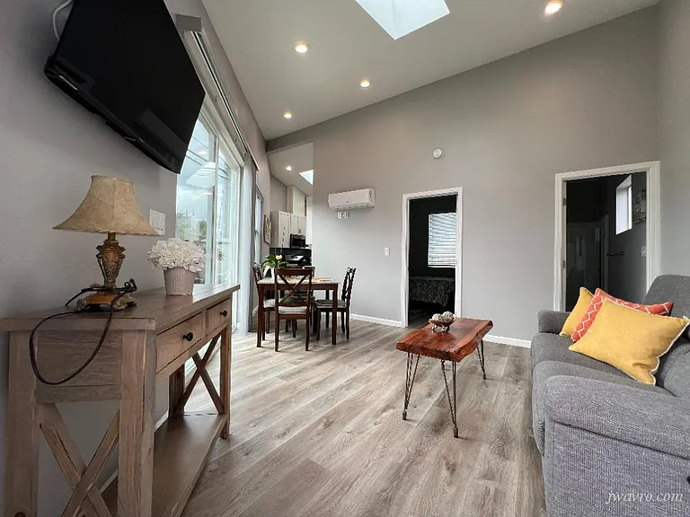476 Fiesta Dr — Photo 4