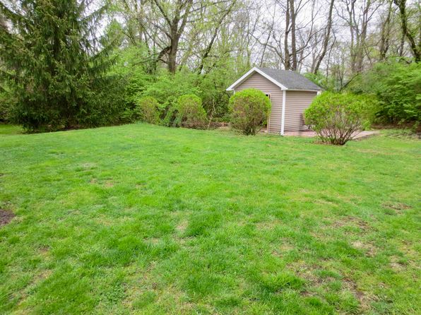 200 Griffin Pl SW, Poplar Grove, IL 61065