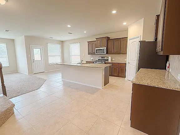 2nd image of 15841 Oak Pointe Dr